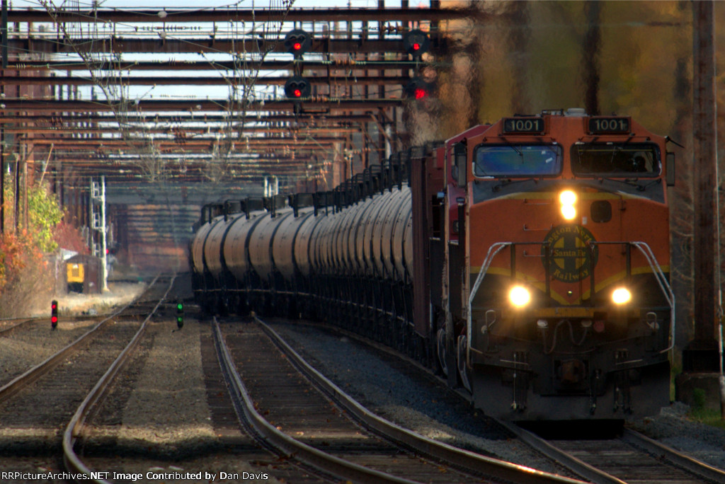 BNSF C44-9W 1001 leads K040-31